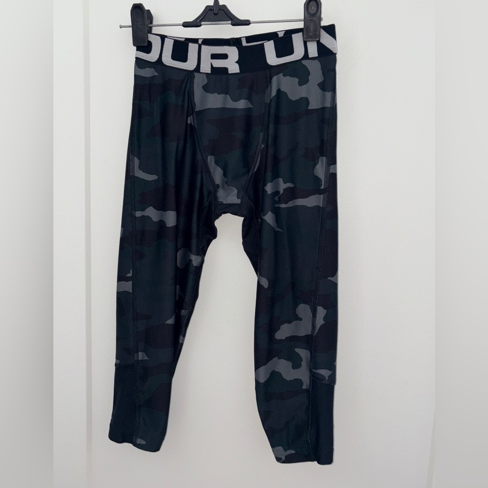 Under Armour Heat Gear fitted cropped camo compression legging YMD EUC